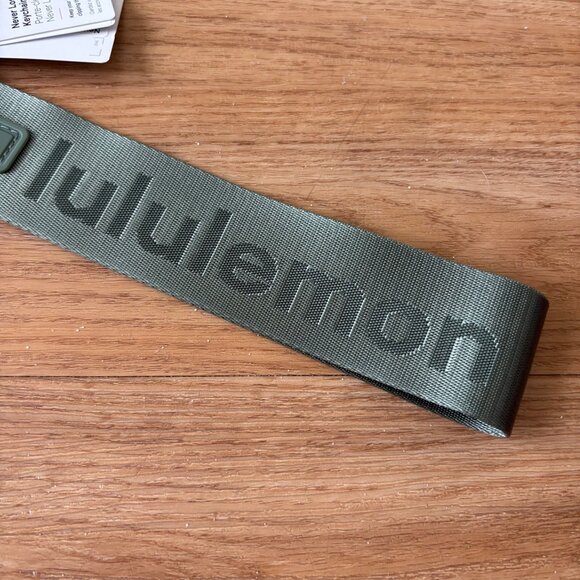 Lululemon Athletic Never Lost Keychain Green Legacy NWT - Picture 3 of 5